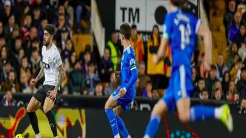 中国速度滑冰男团短距接力夺亚冬会第21金，央视体育现场报道